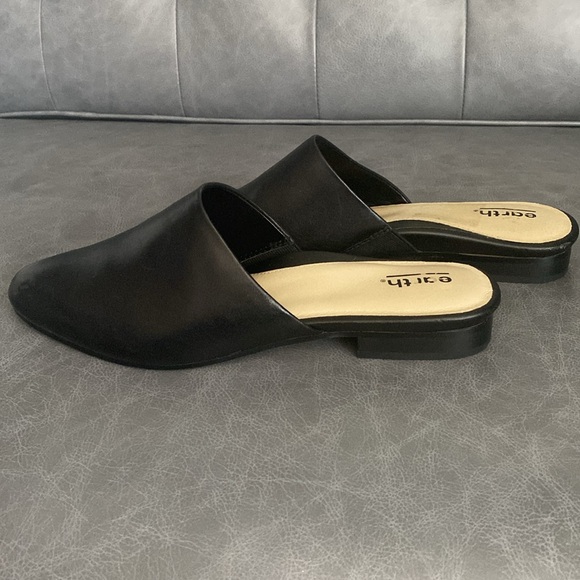 Earth Black Leather Mules - Picture 3 of 5